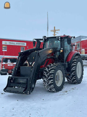 Valtra tractor helpt wete...